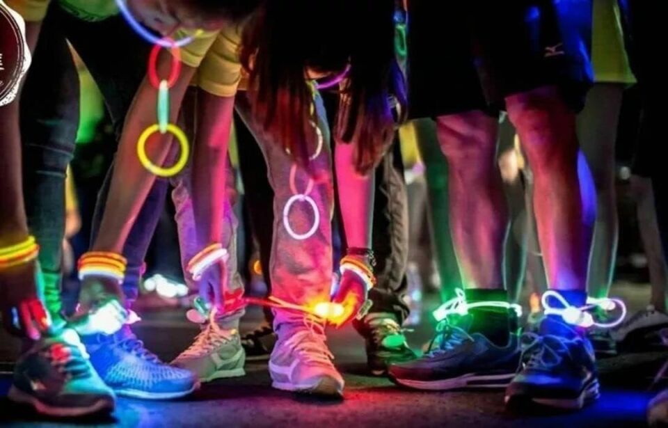 Karanlıkta Yanan Parlayan Fosforlu Glow Çubuk Bileklik 50 Adet