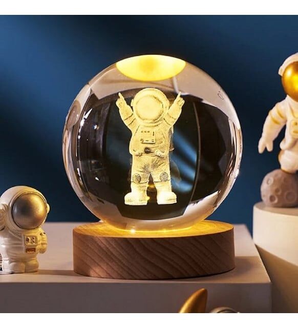 Astronot Tasarımlı Işıklı Cam Küre Kod 52